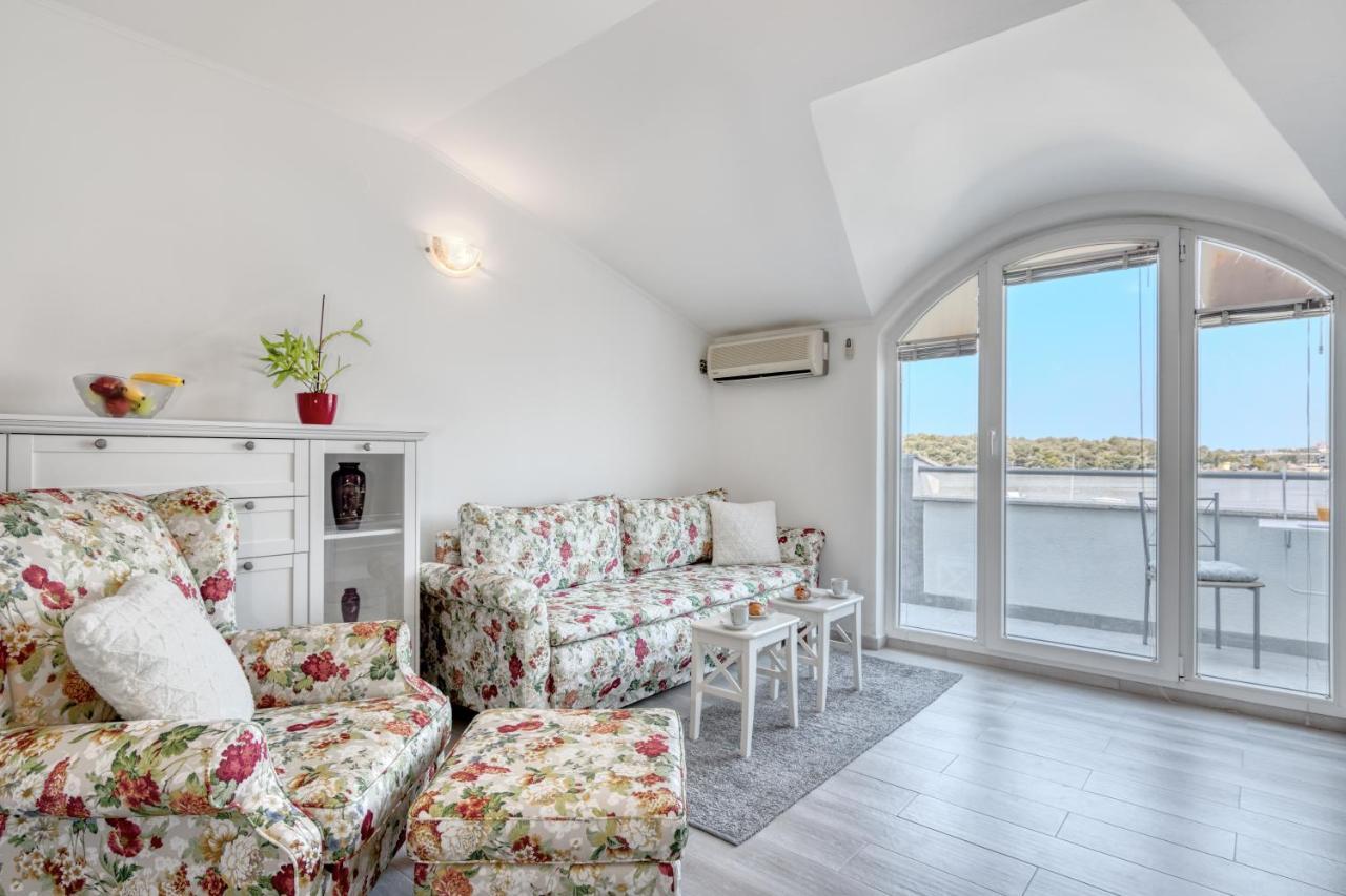Apartamento Penthouse Zola With Private Parking Medulin Exterior foto